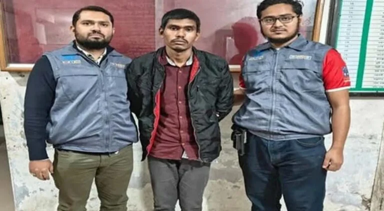 স্বরাষ্ট্র উপদেষ্টার নাম ভাঙিয়ে ডিসির কাছে টাকা দাবি, সাভার থেকে ধরা পেশাদার প্রতারক